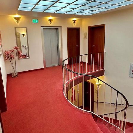 Hotel Imperial Крефелд Екстериор снимка
