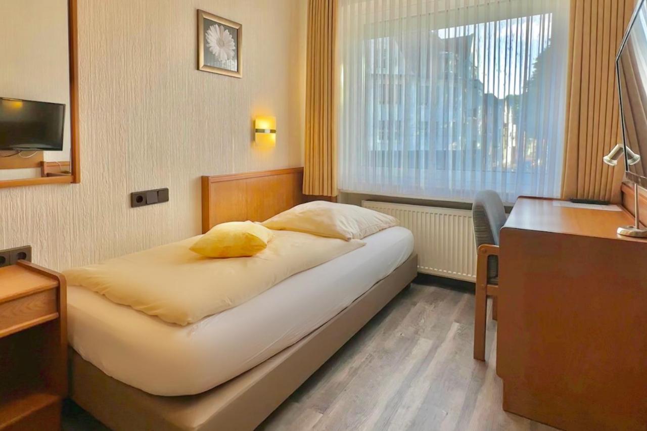 Hotel Imperial Крефелд Екстериор снимка