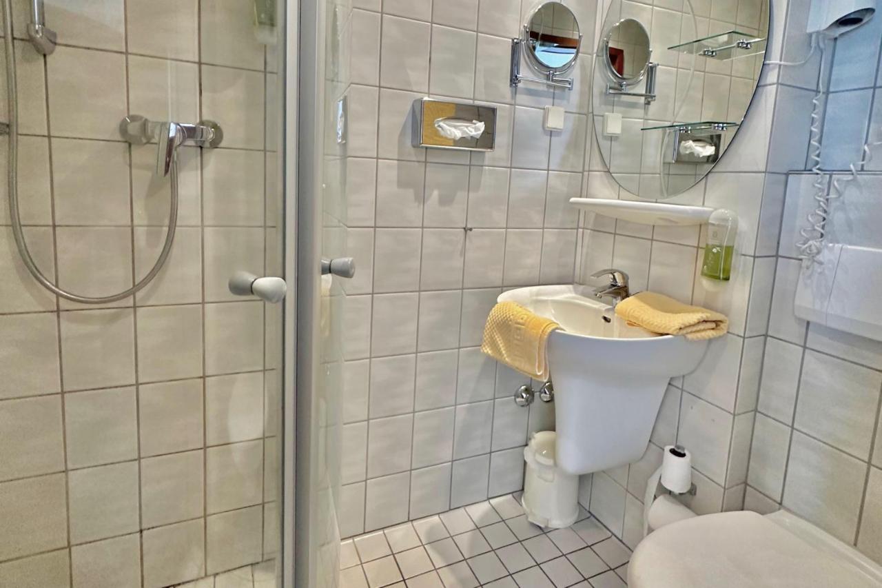 Hotel Imperial Крефелд Екстериор снимка