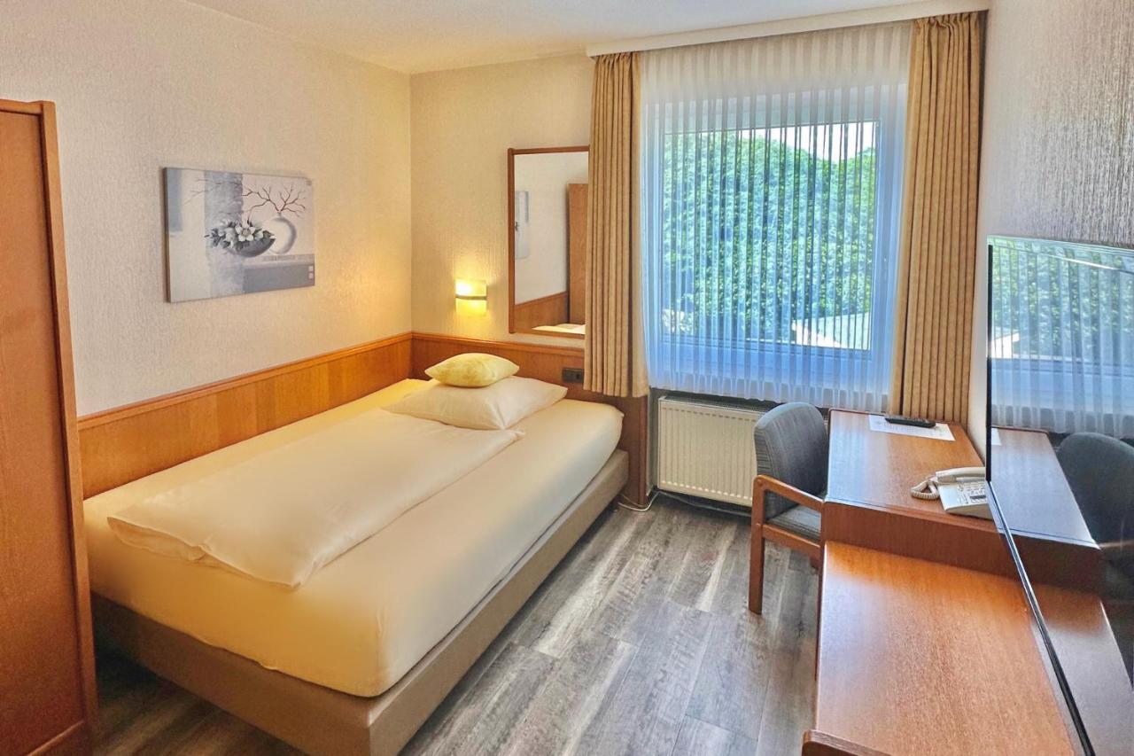 Hotel Imperial Крефелд Екстериор снимка
