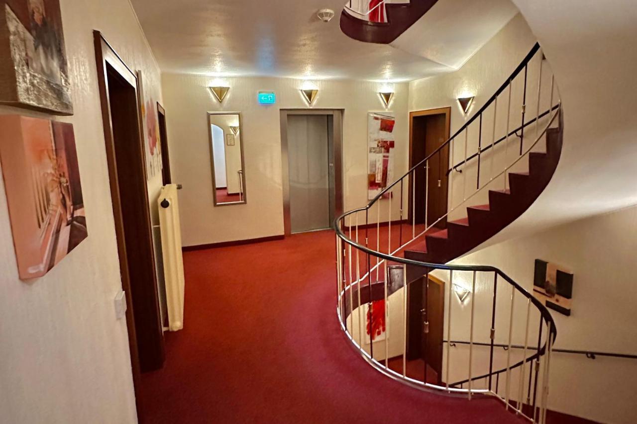 Hotel Imperial Крефелд Екстериор снимка