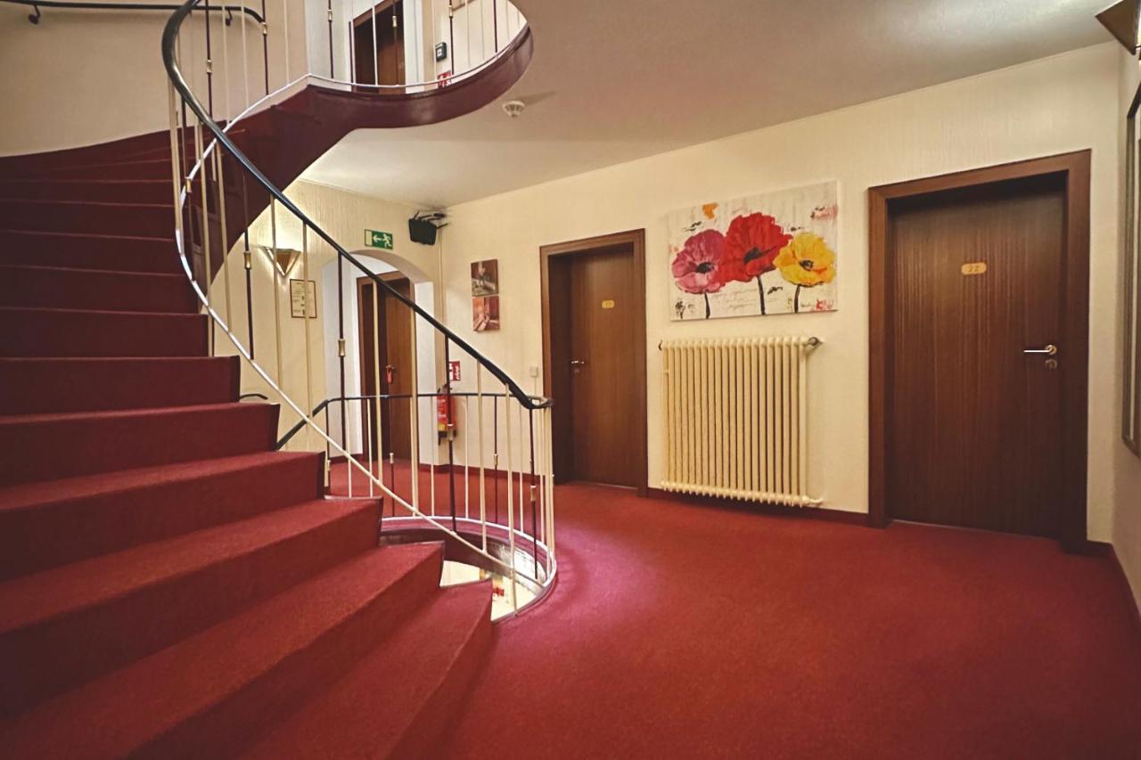 Hotel Imperial Крефелд Екстериор снимка