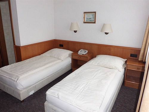 Hotel Imperial Крефелд Екстериор снимка