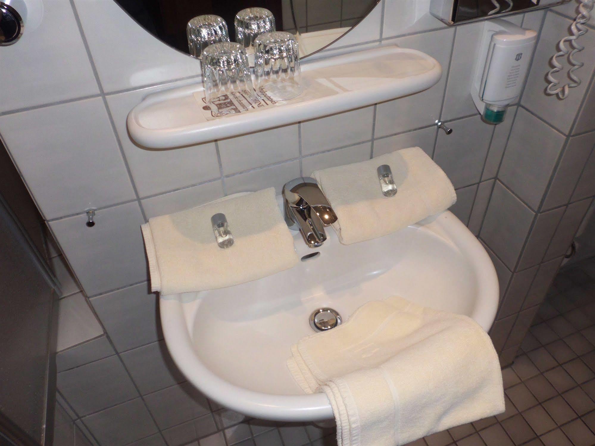 Hotel Imperial Крефелд Екстериор снимка